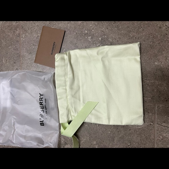 Burberry dust bag for belt - Picture 2 of 3